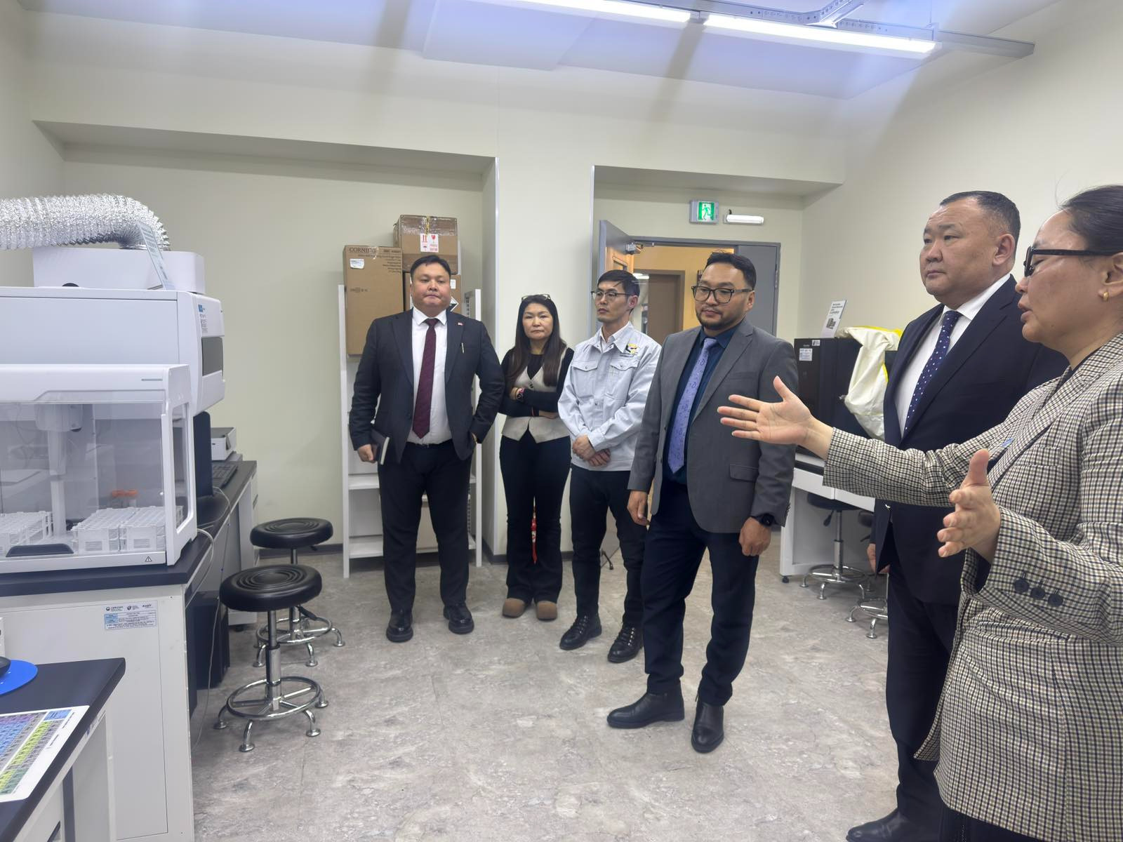 АҮЭБ-ийн Дэд сайд Б.Энхтүвшин Үндэсний геологийн алба, геологийн судалгаа шинжилгээний төвд ажиллалаа